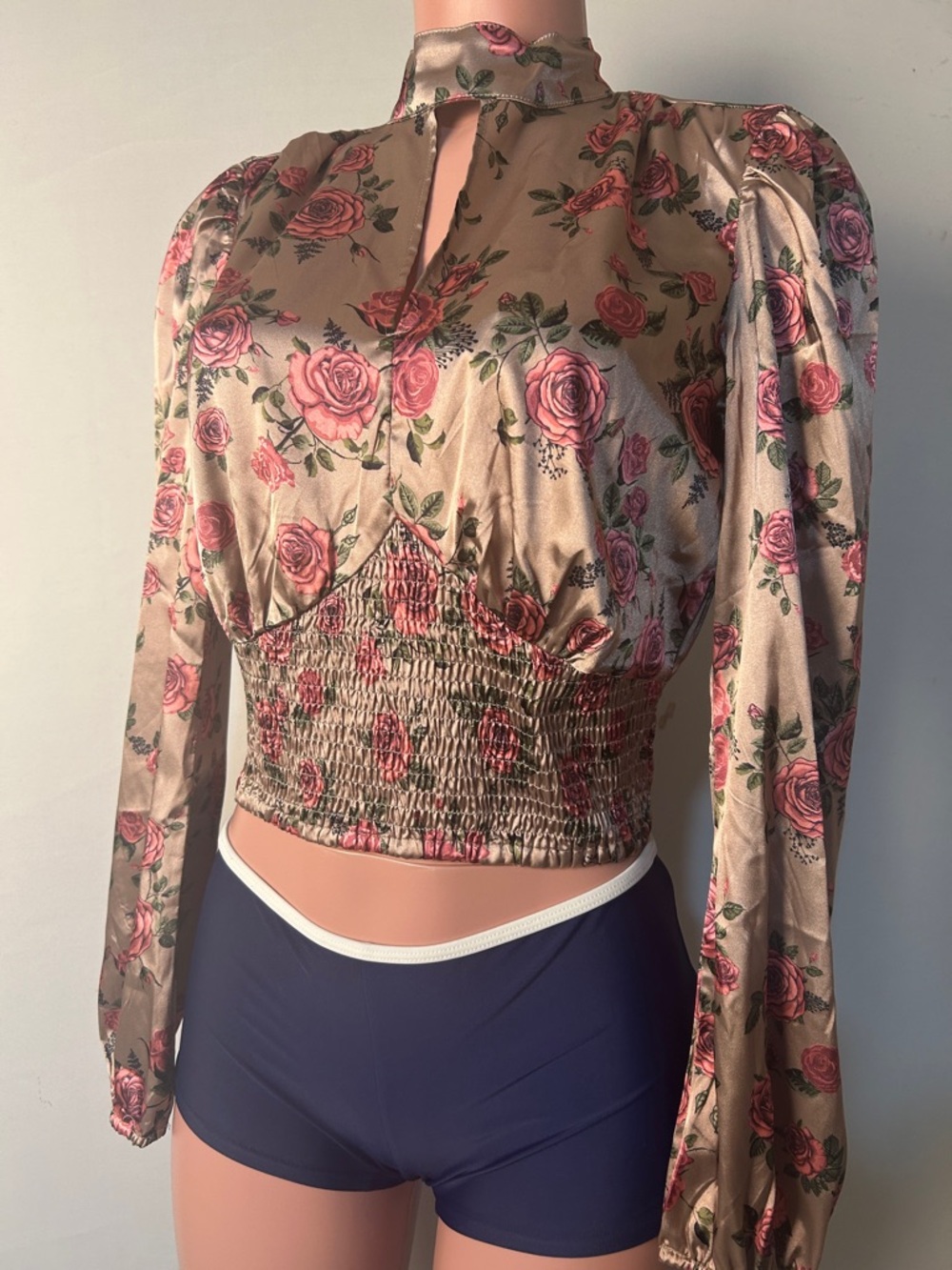 Guess Floral Smocked Crop Top Long Sleeve Keyhole Neck Size Medium